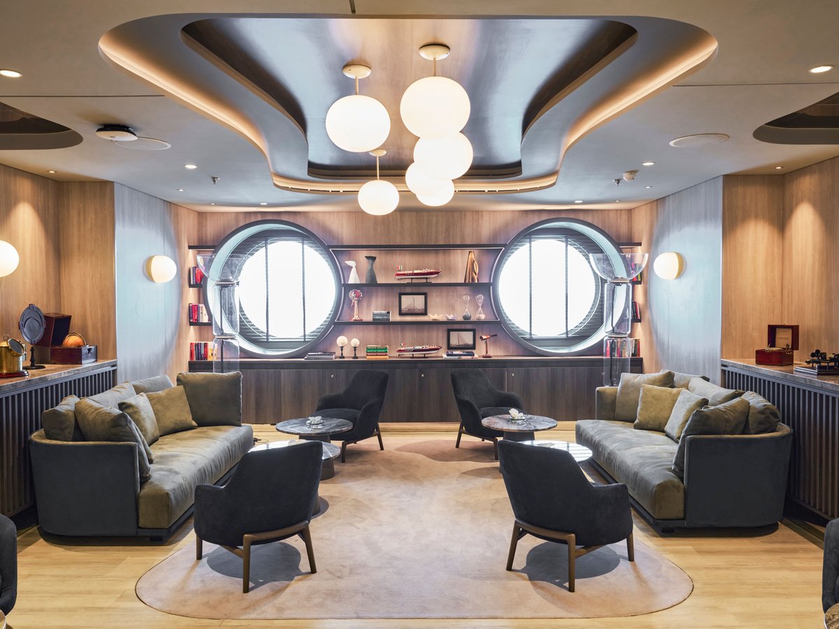 Средиземноморские блюда в Med Yacht Club — круиз EXPLORA JOURNEYS